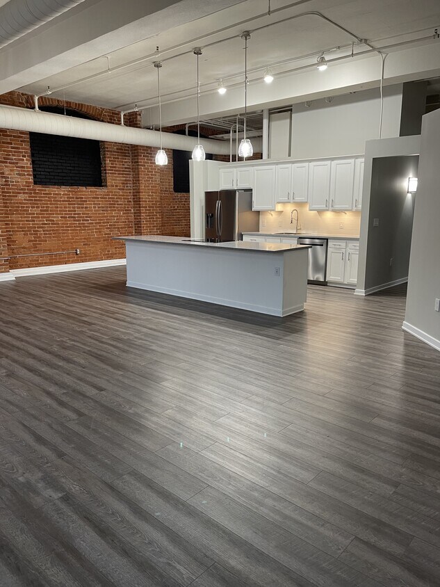 125 S Kalamazoo Mall Unit 504, Kalamazoo, MI 49007 Condo for Rent in