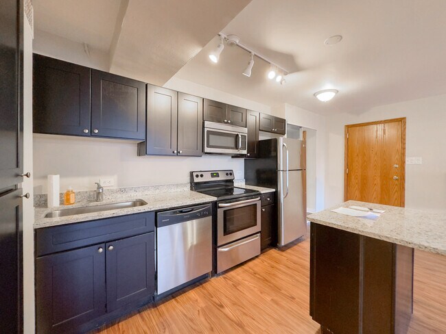 Foto del edificio - 4180 N Marine Dr