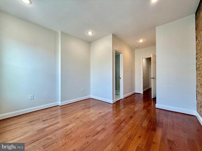 Foto del edificio - 1268 Glyndon Ave