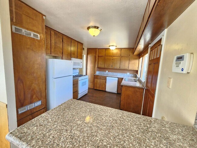 Building Photo - 5903 Bagley Ave