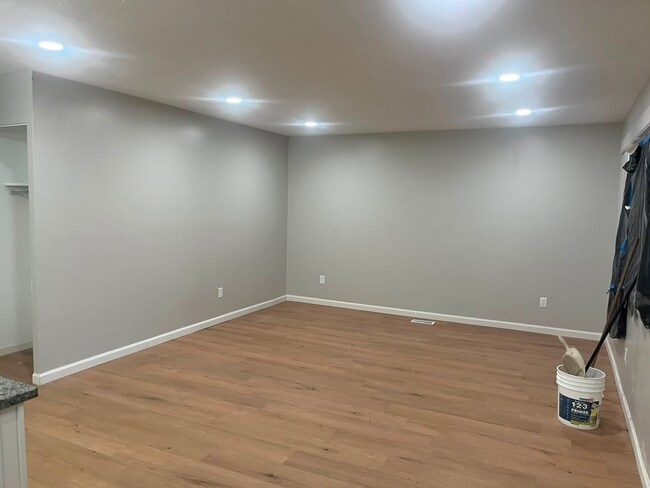Building Photo - 7004 Roe Blvd