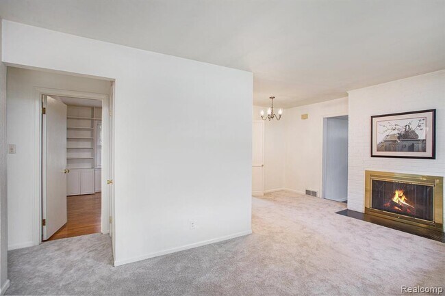Foto del edificio - 15588 Kirkshire Ave