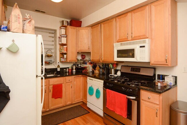 Foto del edificio - 6305 N Claremont Ave