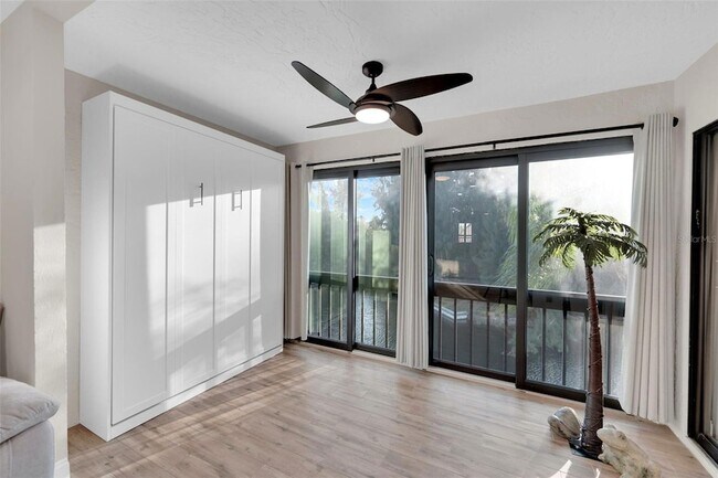 Foto del edificio - 15761 Windward Way Cir