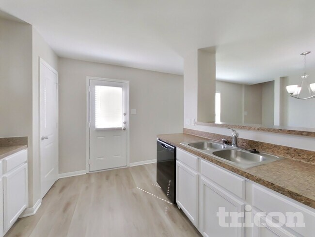 Foto del edificio - 5718 Treasure Cove Rd