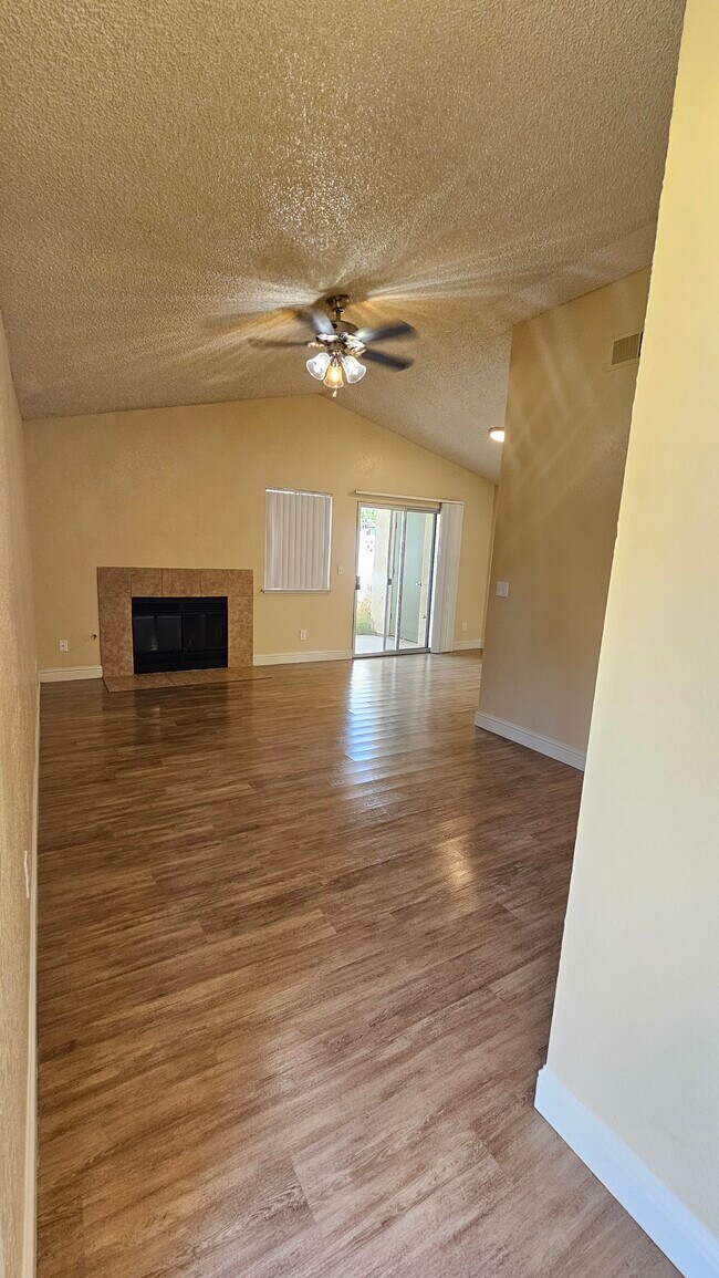 Foto del edificio - Boulder Springs Apartments
