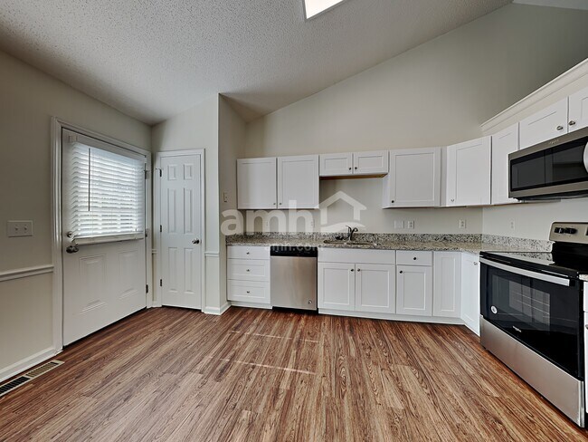 Building Photo - 615 Asheby Woods Rd