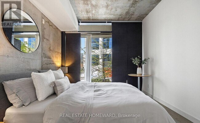 Building Photo - 25-T25 Stafford St
