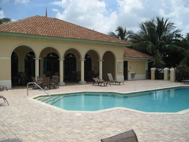 Foto del edificio - 5781 Cape Harbour Dr