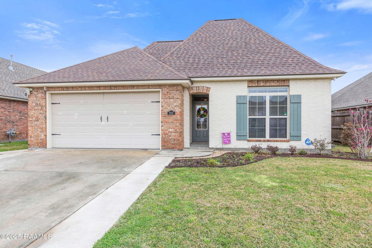 Primary Photo - 202 Adelaide Dr