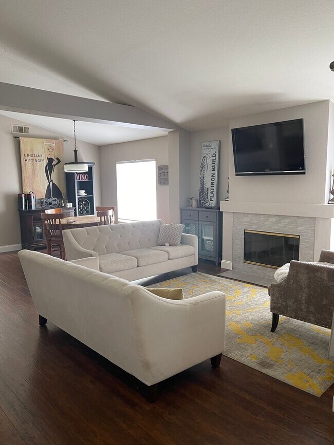 Building Photo - Move-in Special!!  Temecula 3 Bd 2 ba sing...