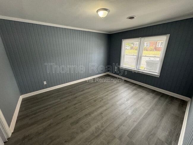 Building Photo - 307 E Battle Ave