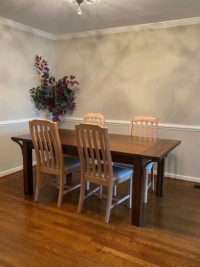 Foto del edificio - 557 Tiffany Ct