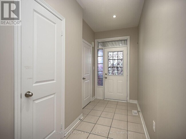 Building Photo - 39 Pearman Cres