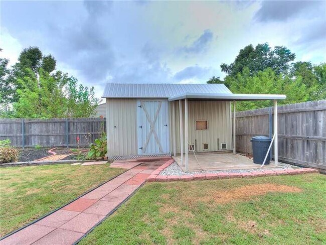 Foto del edificio - 14001 Land Run Rd