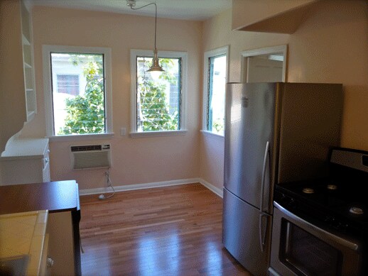 Kitchen - 165 N Sycamore Ave