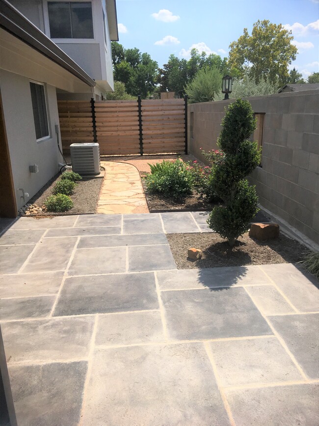 Building Photo - 8920 Trone Cir