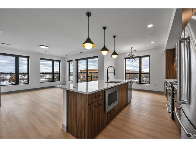 Foto del edificio - 640 Wisconsin Ave N