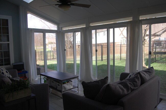 Building Photo - 2315 Waterhaven Dr