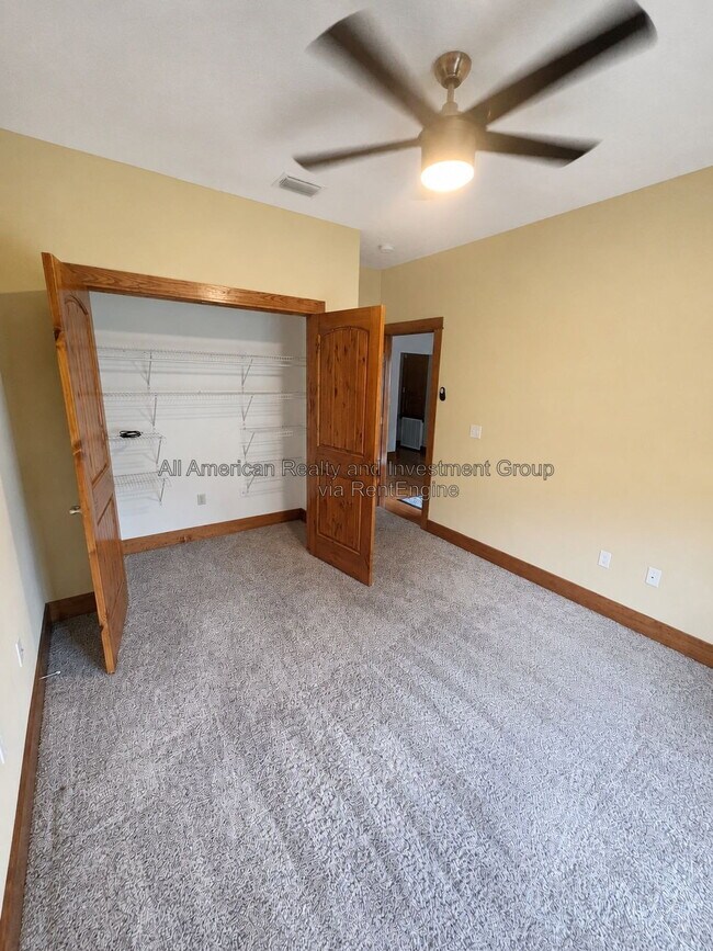 Foto del edificio - 612 Lombard Cir