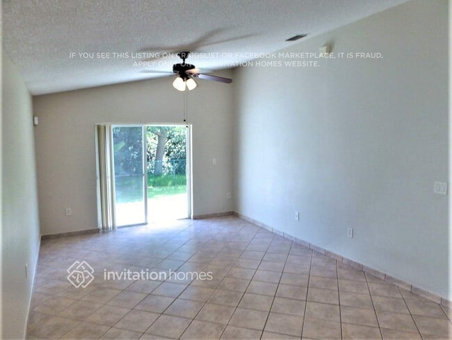 Building Photo - 406 SW 206th Ave