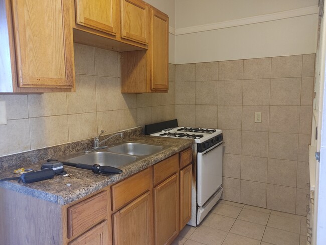 Foto del edificio - 7016 S Clyde Ave