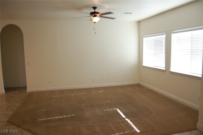 Foto del edificio - 4920 Honey Locust Dr