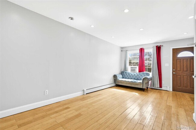 Foto del edificio - 228-07 146th Ave