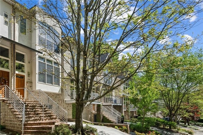 Building Photo - 1294 Fernwood Cir NE