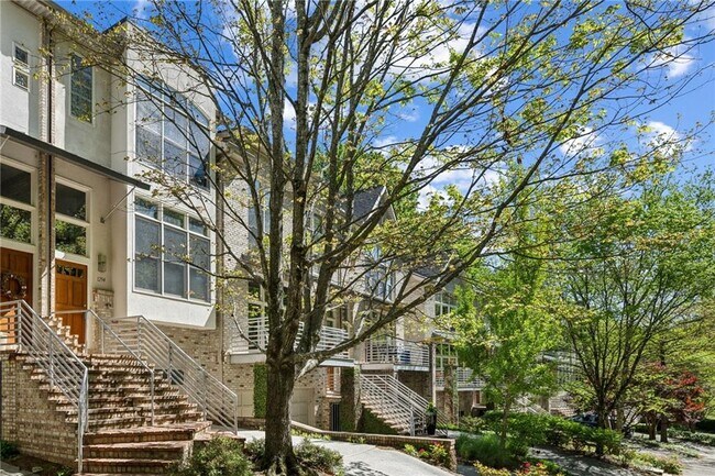 Foto del edificio - 1294 Fernwood Cir NE