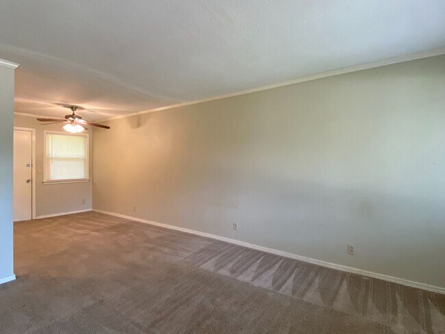 Foto del edificio - Coming Soon: 3 bedroom, 1 bath Home Ready for Move-In!