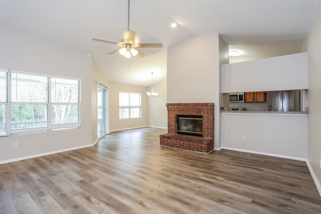 Building Photo - 12755 Serenade Cir N