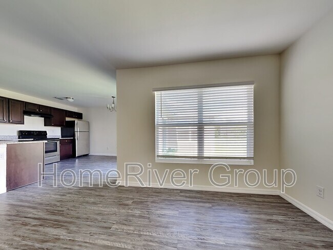 Foto del edificio - 11063 Pendleton Ave