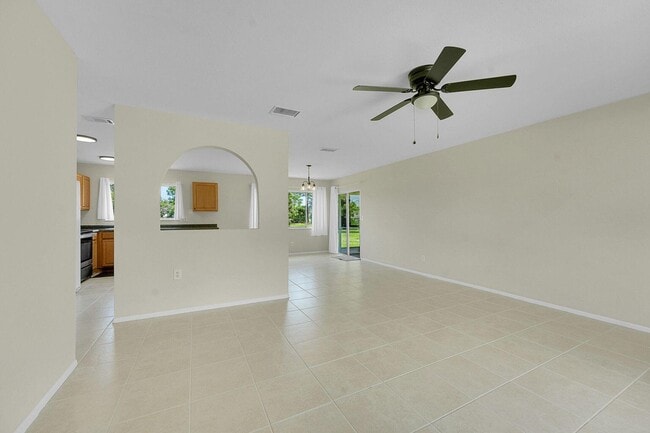 Foto del edificio - 2073 SE Talwood Ln