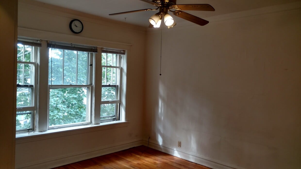 Primary Photo - Quiet, Sunny, Desirable Roscoe Village