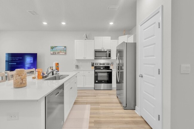 Building Photo - 5724 Sandy Walk St