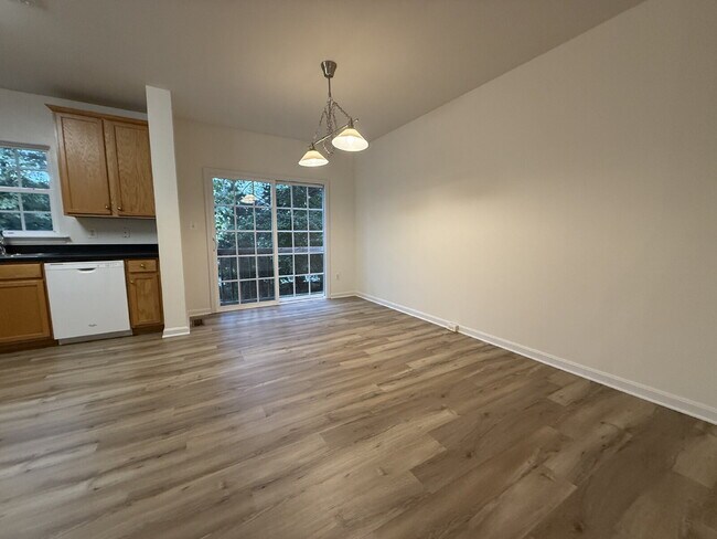 Building Photo - Exquisite Townhome in The Grove at Huntley Meadows