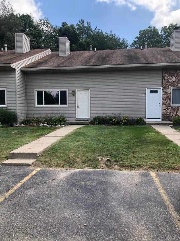 903 Timbercreek Dr Unit 136, Grand Ledge, MI 48837 Condo for Rent in