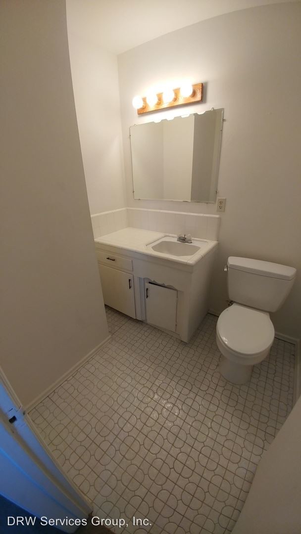 Building Photo - 3 br, 1.5 bath House - 156  L Street