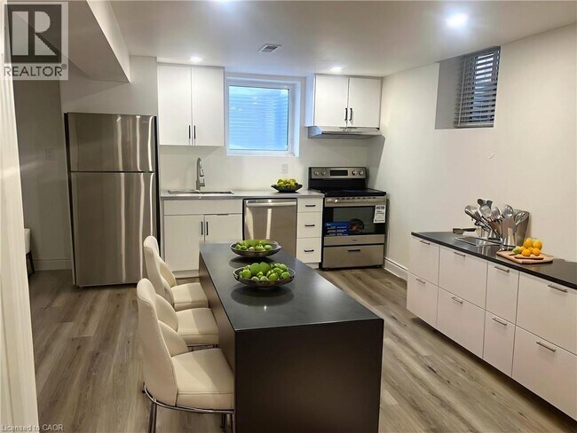 Photo du bâtiment - 79 Golden Meadow Crescent