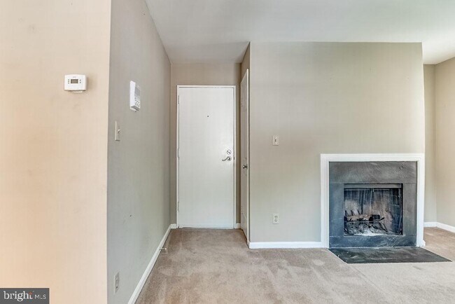 Building Photo - 1305 E Abingdon Dr