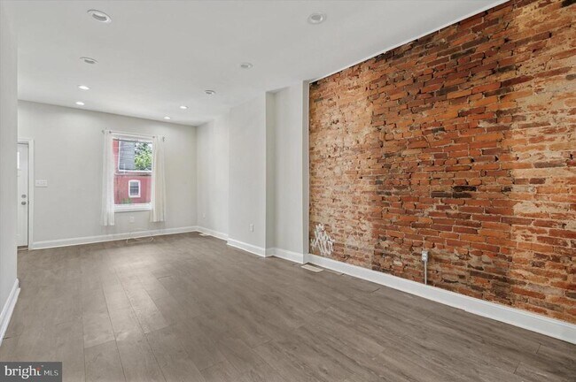 Foto del edificio - 2835 W Montgomery Ave
