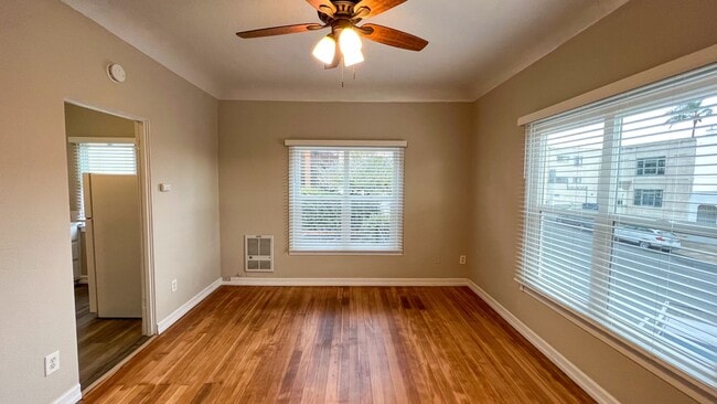 Interior Photo - 2311 4th Ave