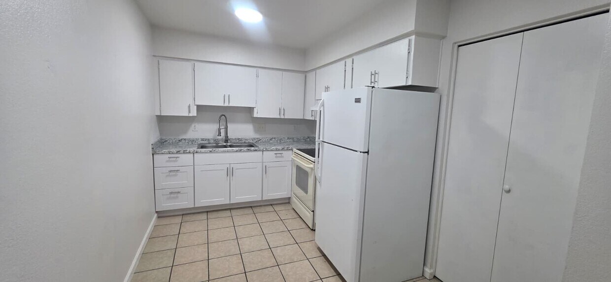 Photo - 2308 E Broadway Rd (Mesa, AZ)