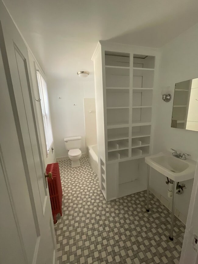 Building Photo - 110 Woodward St