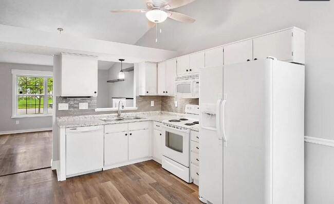 Updated Kitchen - 2338 Nottaway Ct