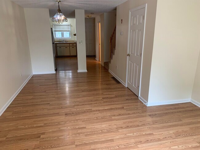 Foto del edificio - 237 Fox Hollow Dr