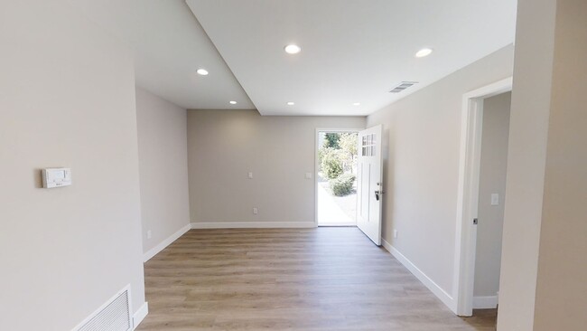 Foto del edificio - 3BD/1BA on 63rd!