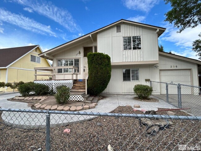 Building Photo - 306 E Quail St