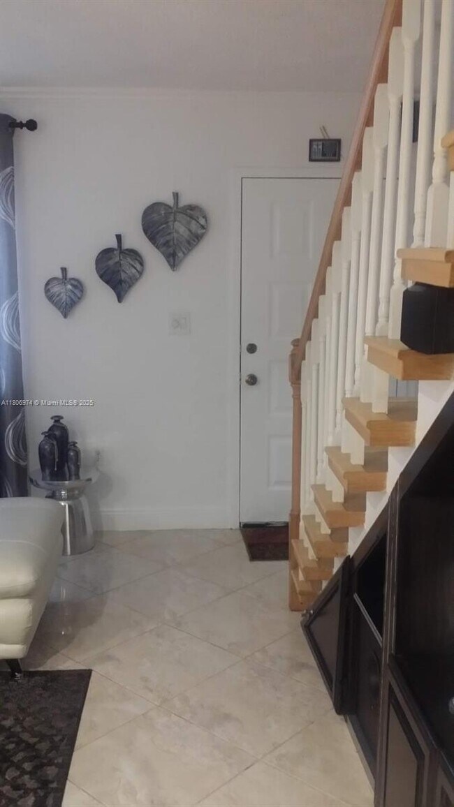 Foto del edificio - 680 NW 82nd Pl